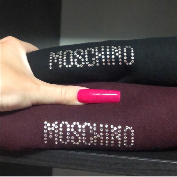 Moschino scarf - Picture 2 of 3